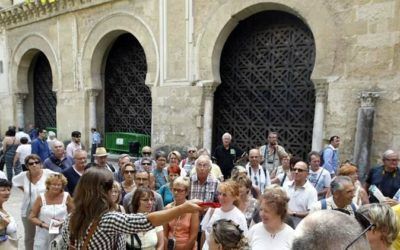 El Ayuntamiento de Córdoba anuncia que luchará contra el intrusismo de los guías turísticos