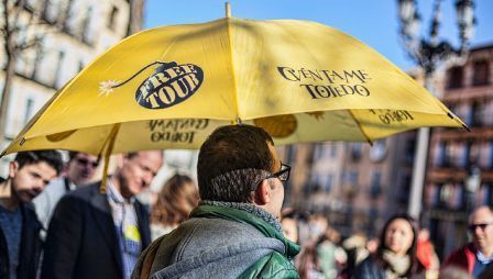 No tienen título, no pagan impuestos y no cobran un precio fijo: los guías oficiales se quejan de la proliferación de ‘free tours’.