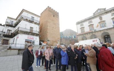 La competencia por el sector turístico se intensifica en la Plaza Mayor de Cáceres.
