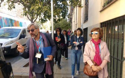 ¿Qué hay bajo el paraguas de un ‘free tour’?, Te invitamos a escuchar esta entrevista a nuestras guías oficiales de turismo y parte de la Junta directiva de APIT Madrid, Julia Molina y Ángela Mallavia.