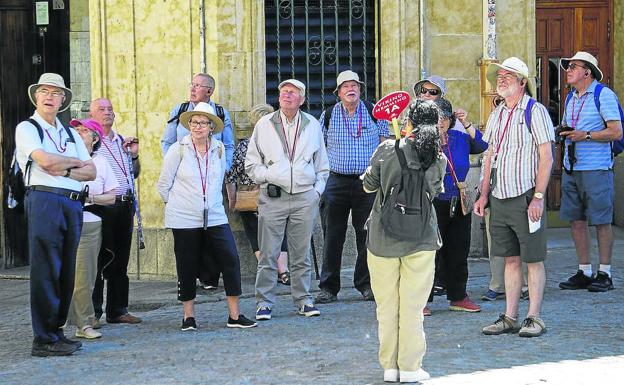 Los guías esperan que el turismo nacional empiece a regresar a Salamanca «en julio o agosto»