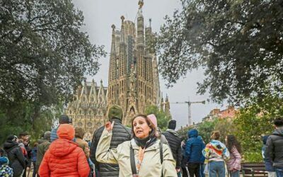 Los guías denuncian que las limitaciones aumentan la masificación turística en Barcelona.
