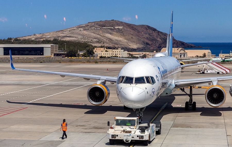 La Mesa del Turismo pide el veto del Consejo de Ministros a la subida de las tasas aéreas.
